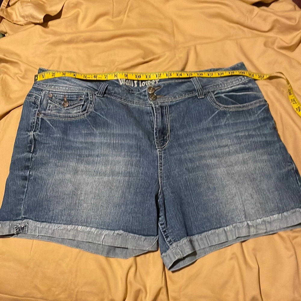 EUC Wallflower Double-button Jean Shorts w/ Fixed, Rolled Hem, Size 20